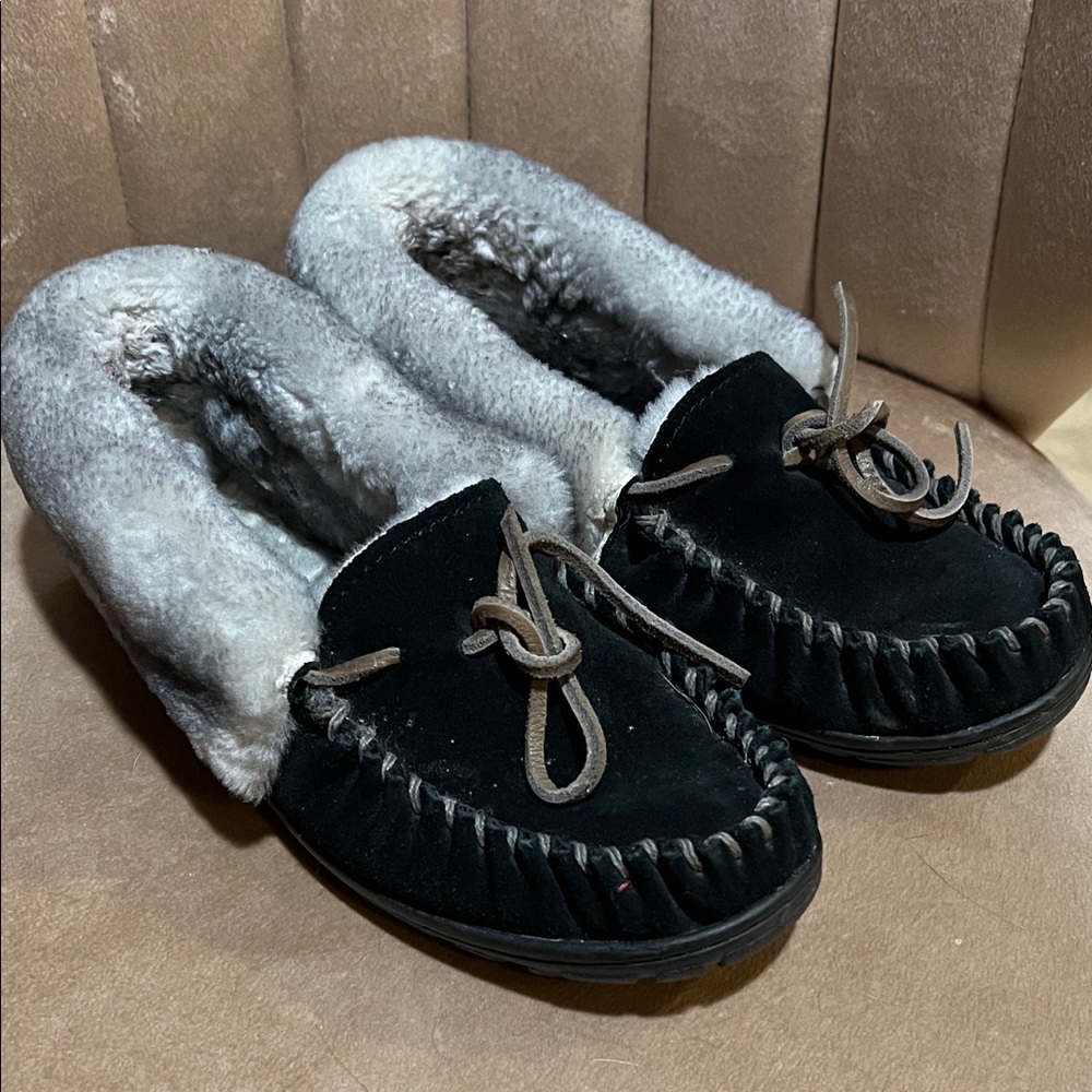 L.L. Bean Black Moccasins with Gray Fur Lining